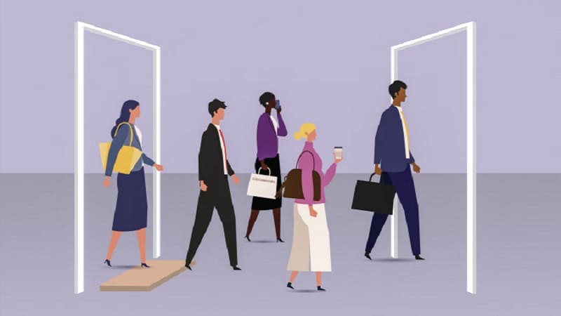 ورود کارجویان به دفتر کاریابی بین‌المللی نیک‌فرا