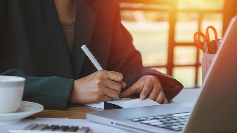 نگارش قرارداد همکاری در دفتر نیک‌فرا