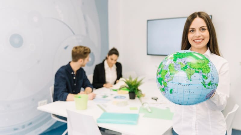 جلسه تیمی برای برنامه‌ریزی مهاجرت کاری